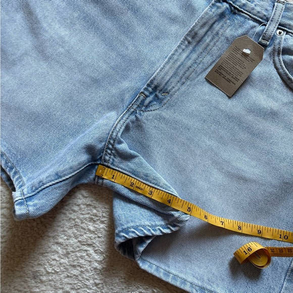 NWT Levi's Cinch High Rise Denim Shorts Size 29 - Picture 9 of 11